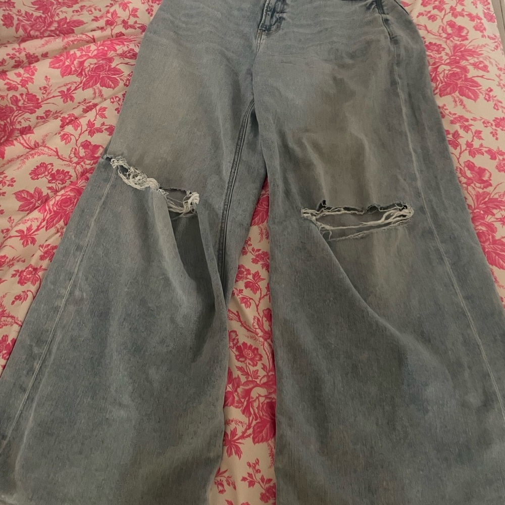 Distressed wide leg Women's Jeans